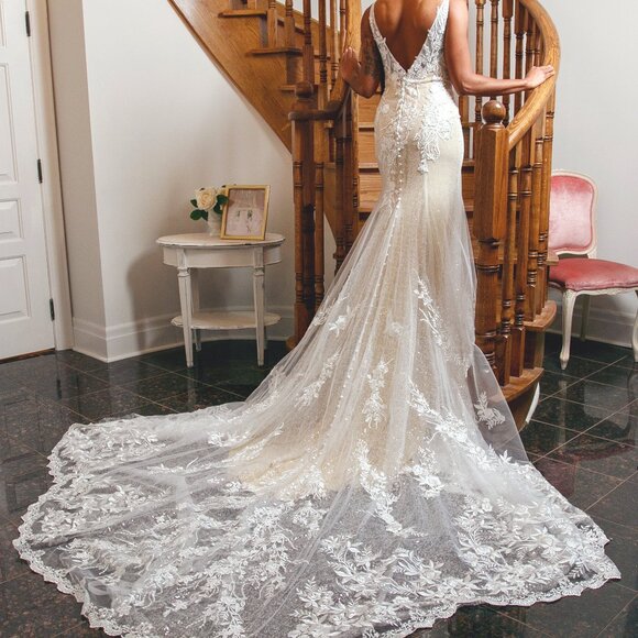 Trumpet Wedding Dress | Size 12 | Plunging V-Neck & Cathedral Train - Picture 3 of 6